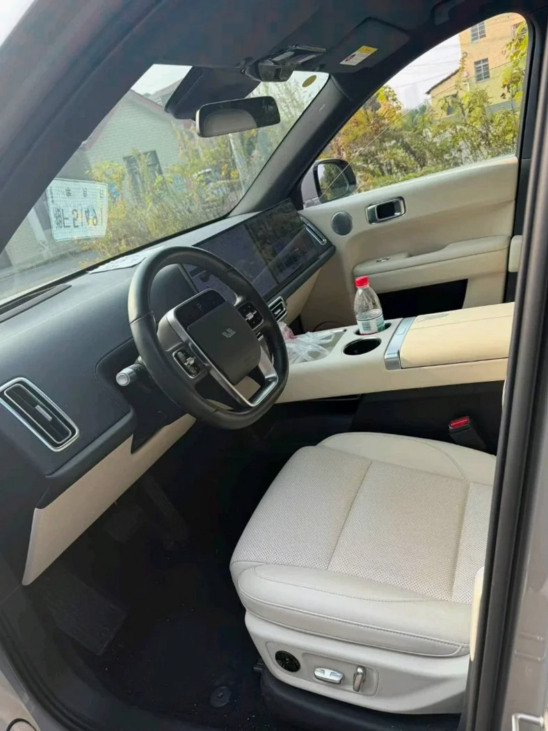 理想L6 正面外观三