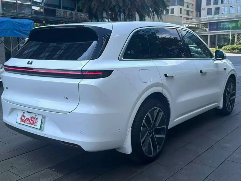 理想L6 内饰前排