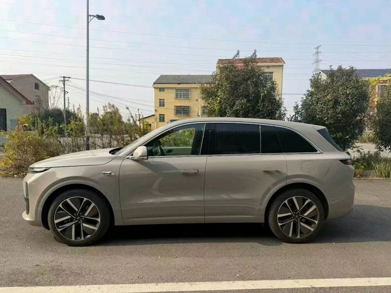 理想L6 内饰前排