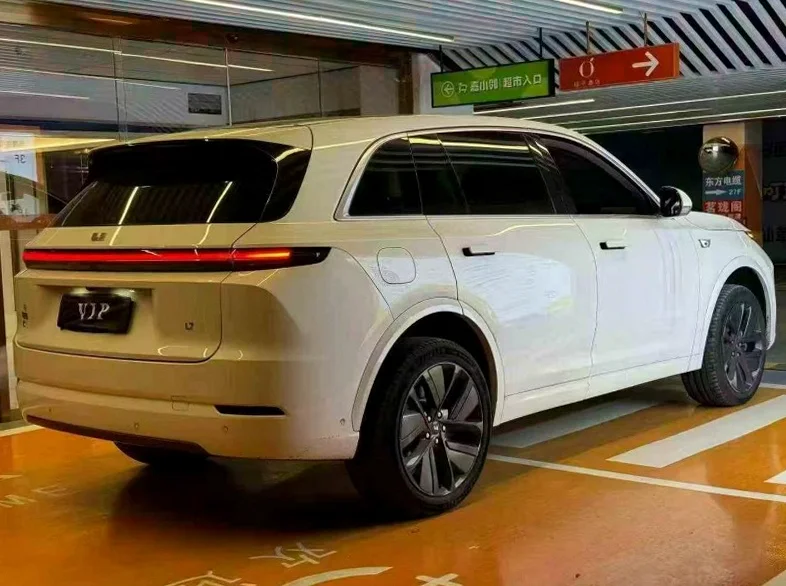 理想L7 内饰前排