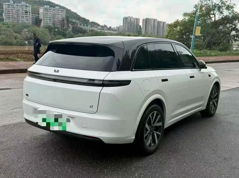 理想L7 内饰前排