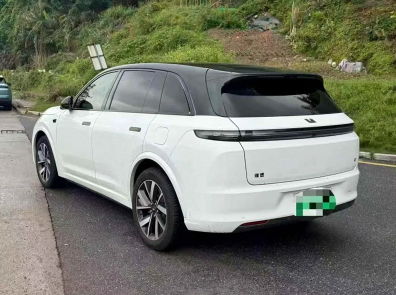 理想L7 内饰后排