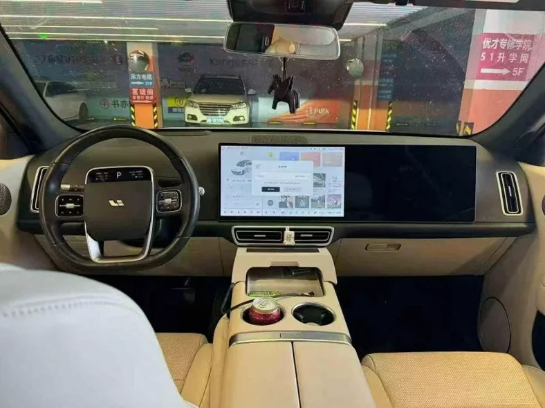 理想L7 后面外观三