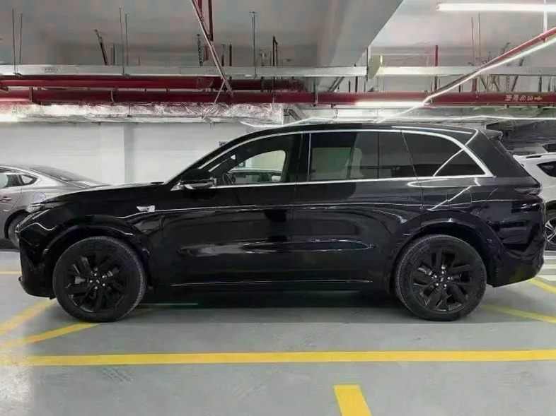 理想L8 后面外观三