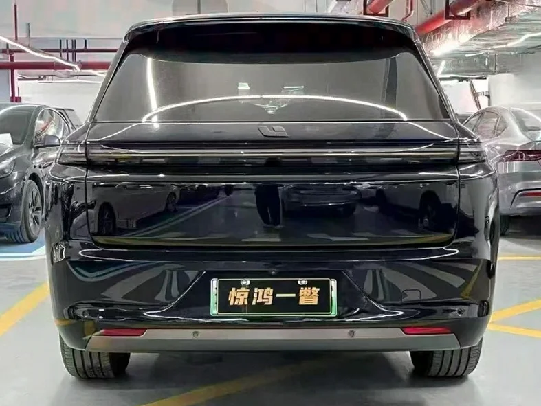 理想L8 内饰后排