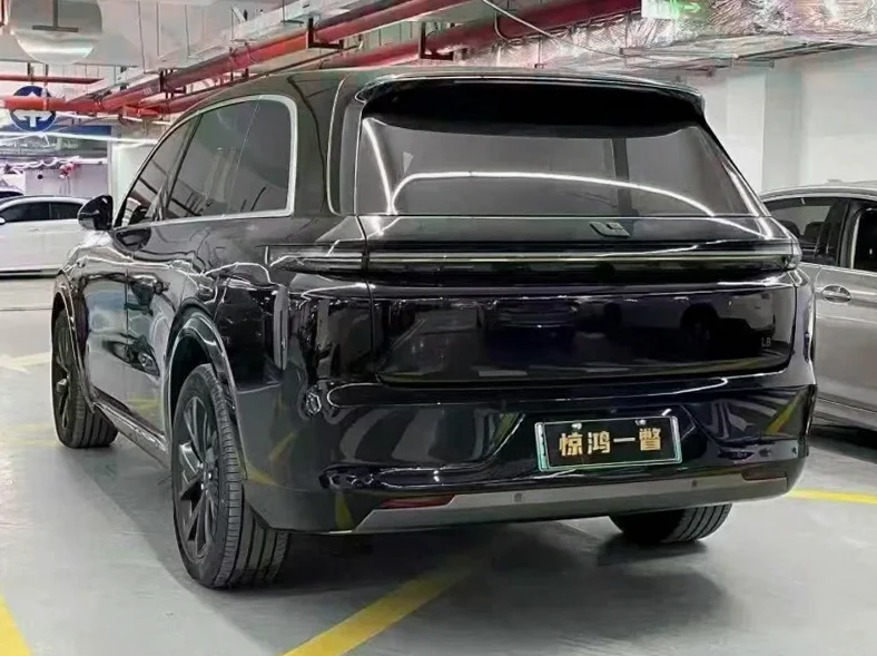 理想L8 内饰前排