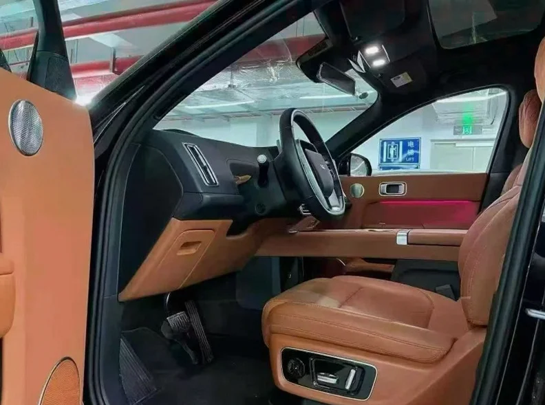 理想L8 正面外观三