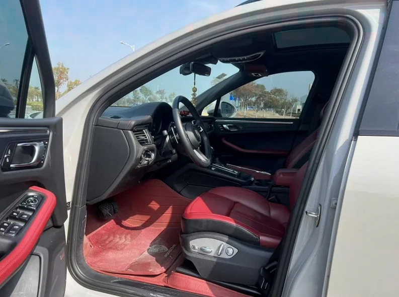 保时捷Macan 正面外观三