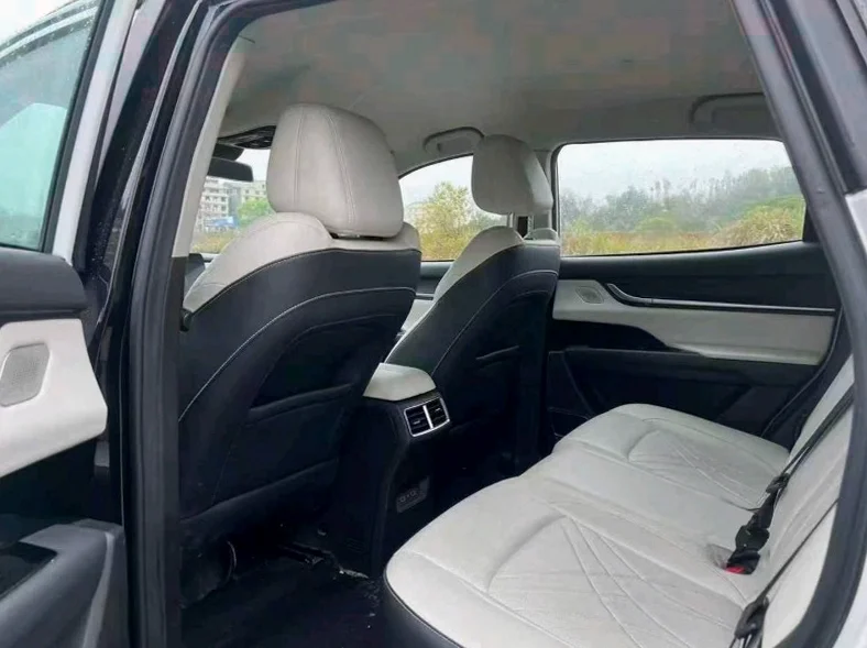 奇瑞舒享家 后面外观一