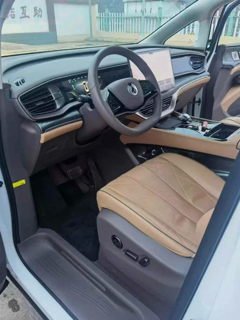 腾势D9 后面外观一