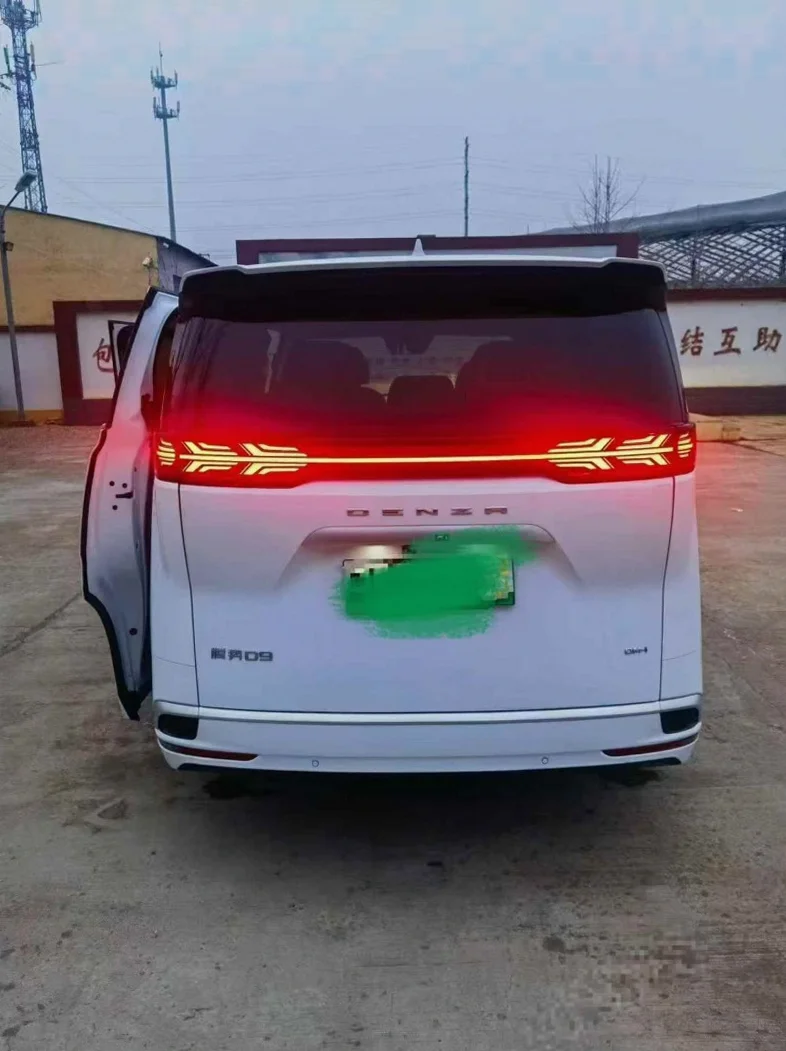 腾势D9 内饰前排