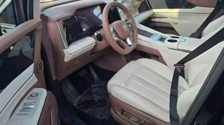 比亚迪夏 后面外观一