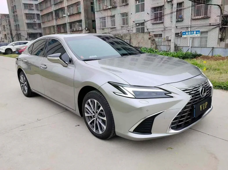 雷克萨斯ES 正面外观二