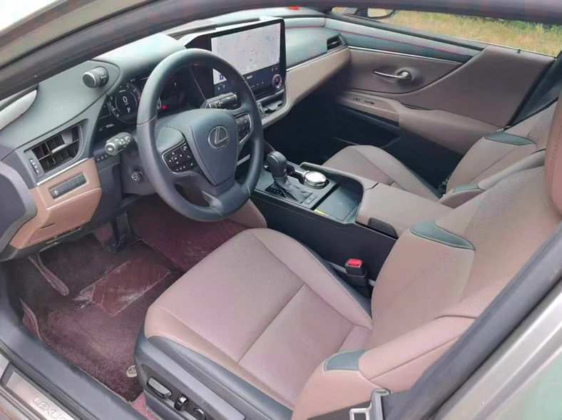 雷克萨斯ES 后面外观一