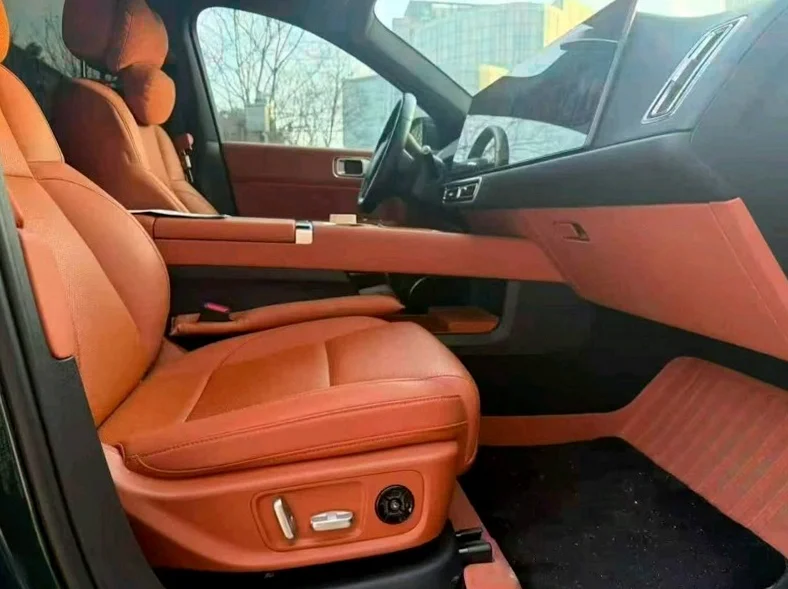 理想L6 内饰后排