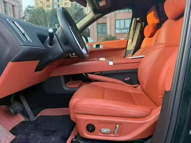 理想L6 内饰前排