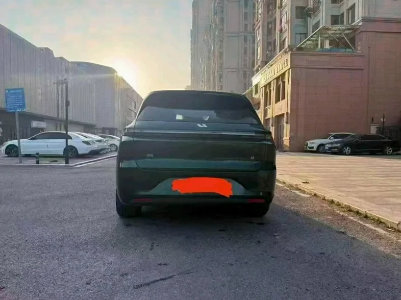 理想L6 正面外观三