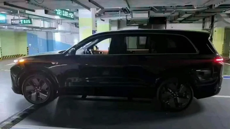 理想L9 后面外观二