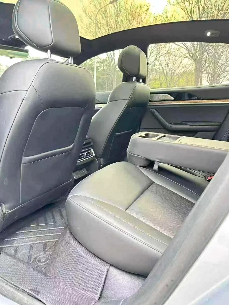 哪吒S 后面外观二