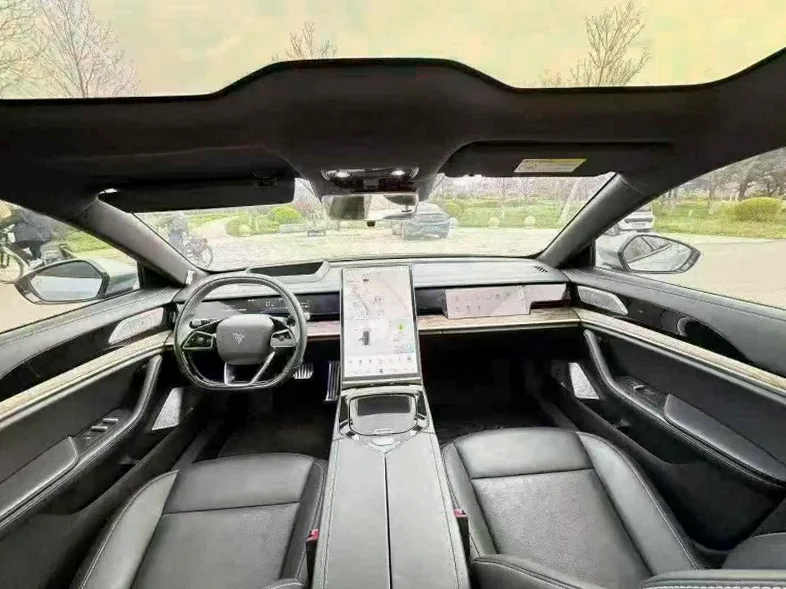 哪吒S 后面外观一