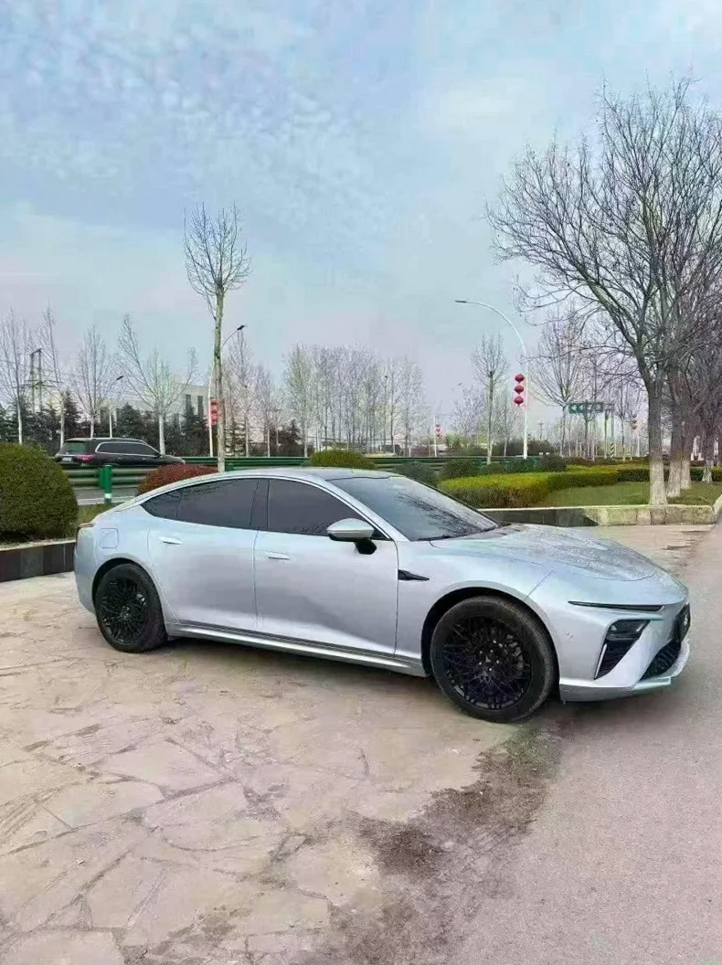 哪吒S 正面外观三