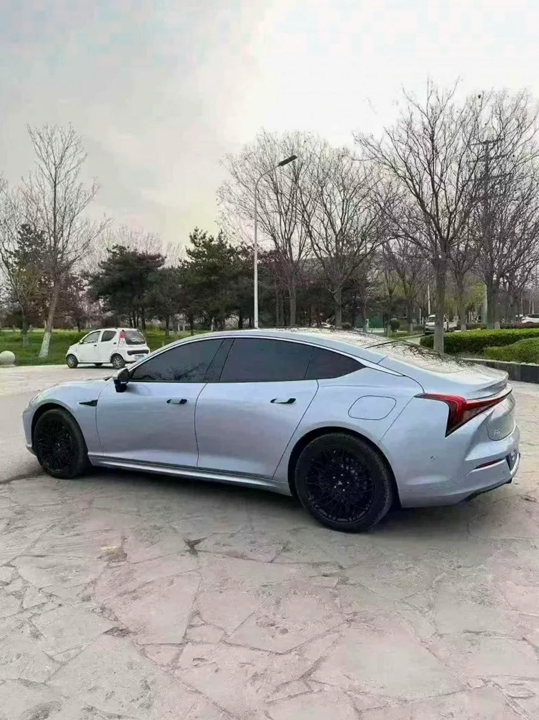 哪吒S 内饰前排