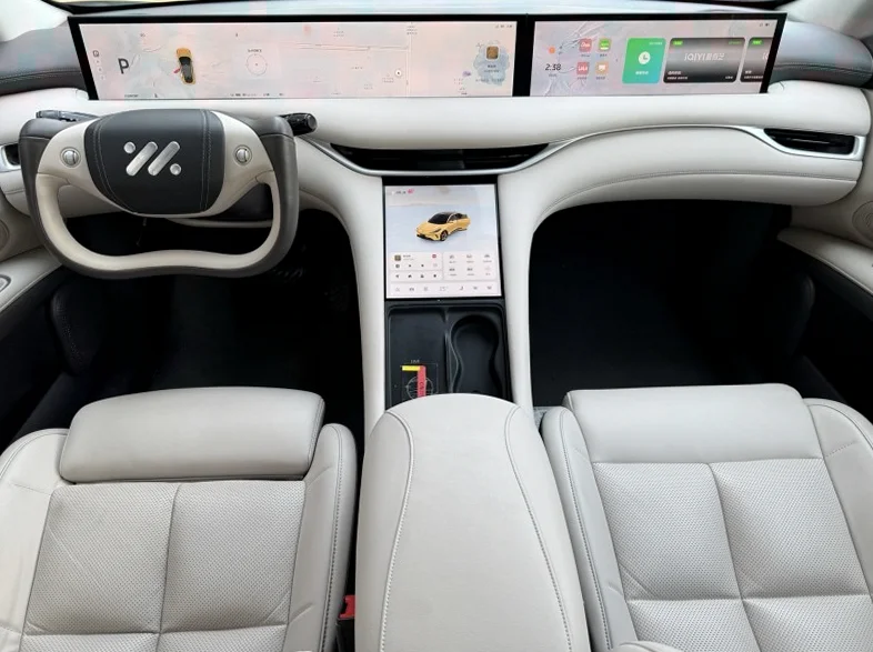 智己LS6 内饰后排