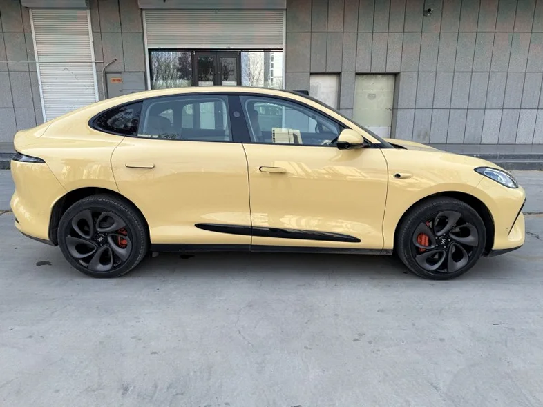 智己LS6 后面外观一