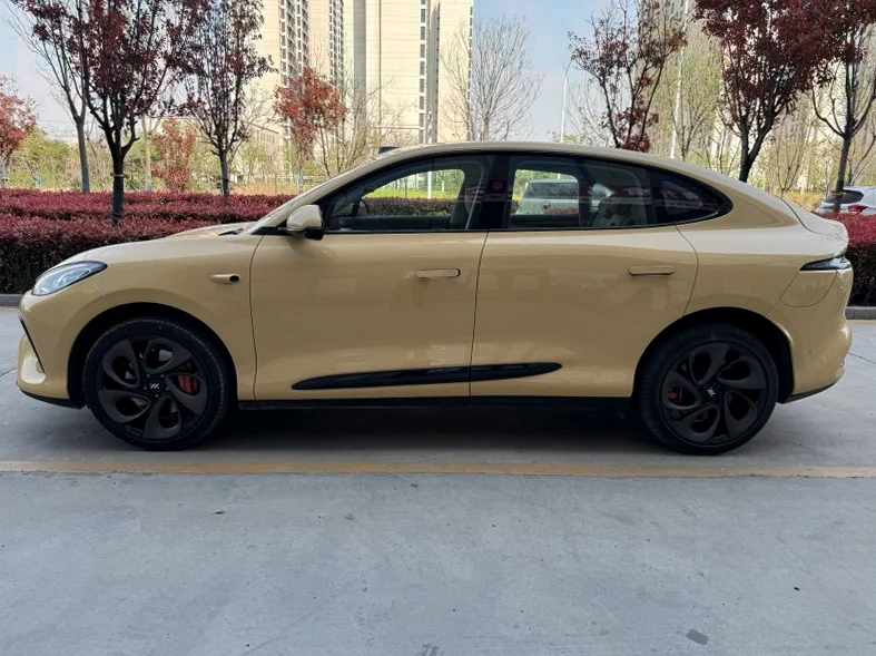 智己LS6 后面外观二