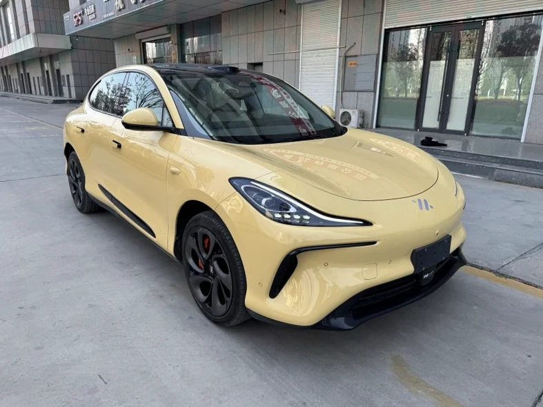 智己LS6 正面外观二