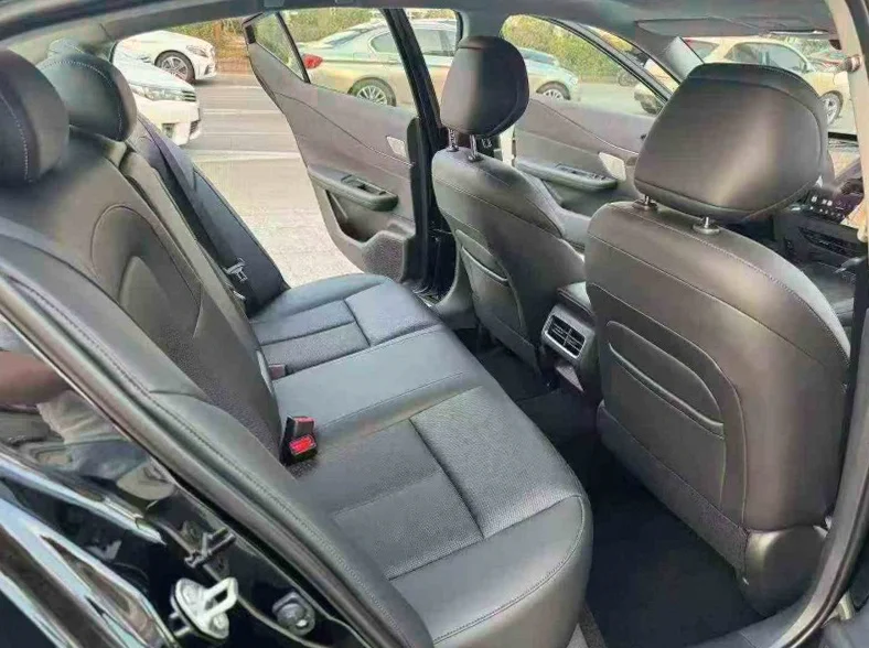 日产天籁 后面外观三