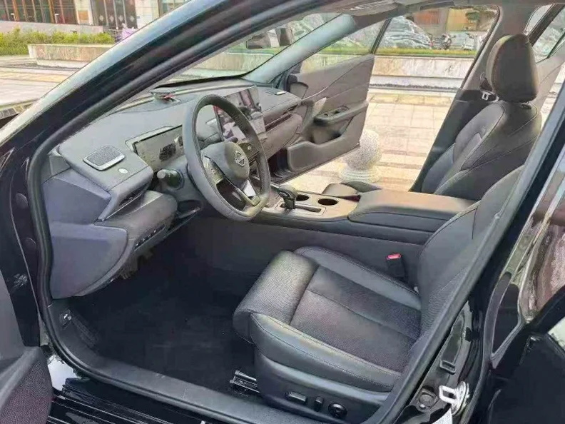 日产天籁 后面外观一