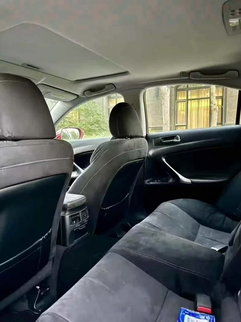 雷克萨斯IS 后面外观一