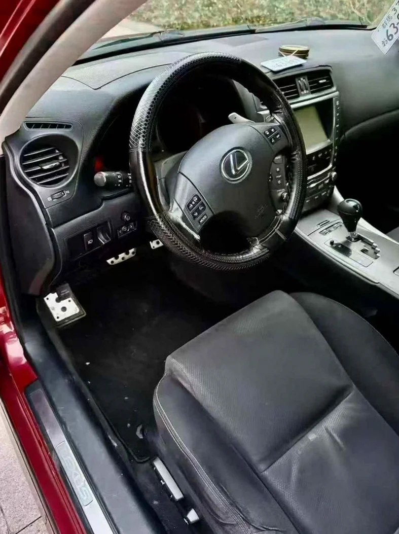 雷克萨斯IS 后面外观三