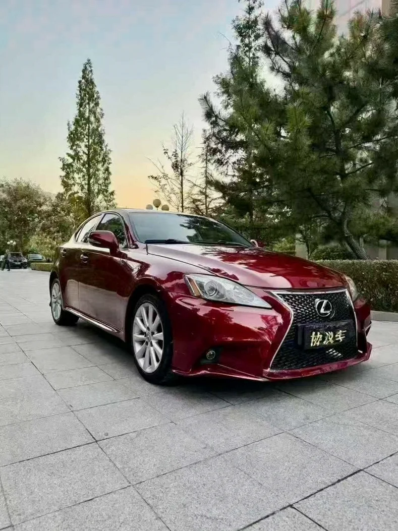 雷克萨斯IS 正面外观三