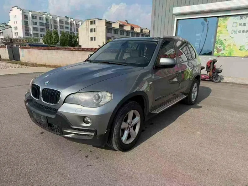 宝马X5 正面外观二