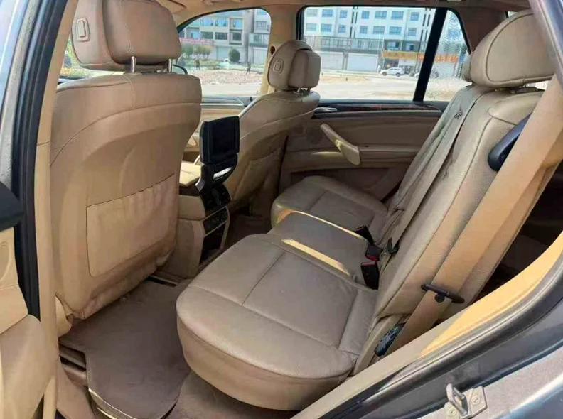 宝马X5 后面外观二