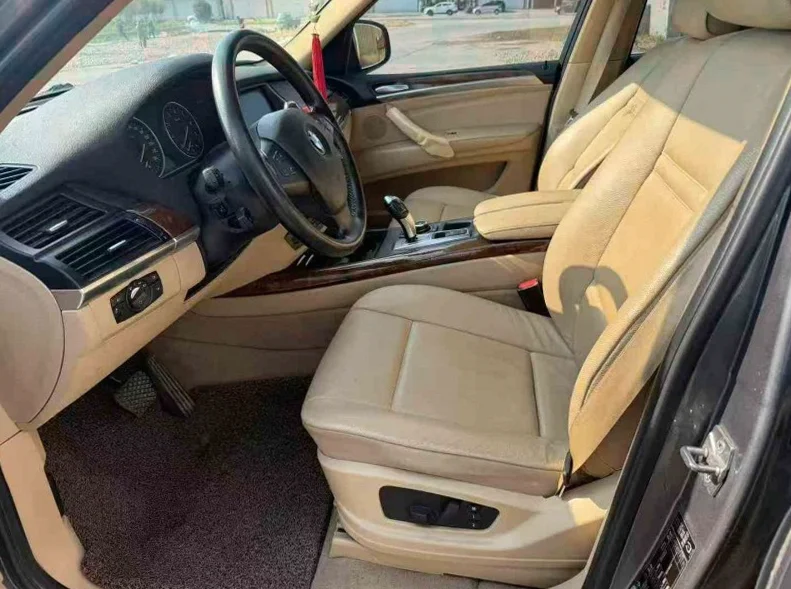 宝马X5 后面外观三