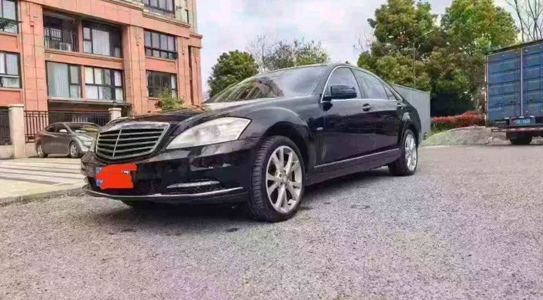 奔驰S 正面外观二