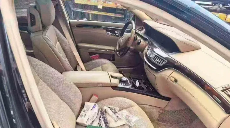 奔驰S 后面外观三