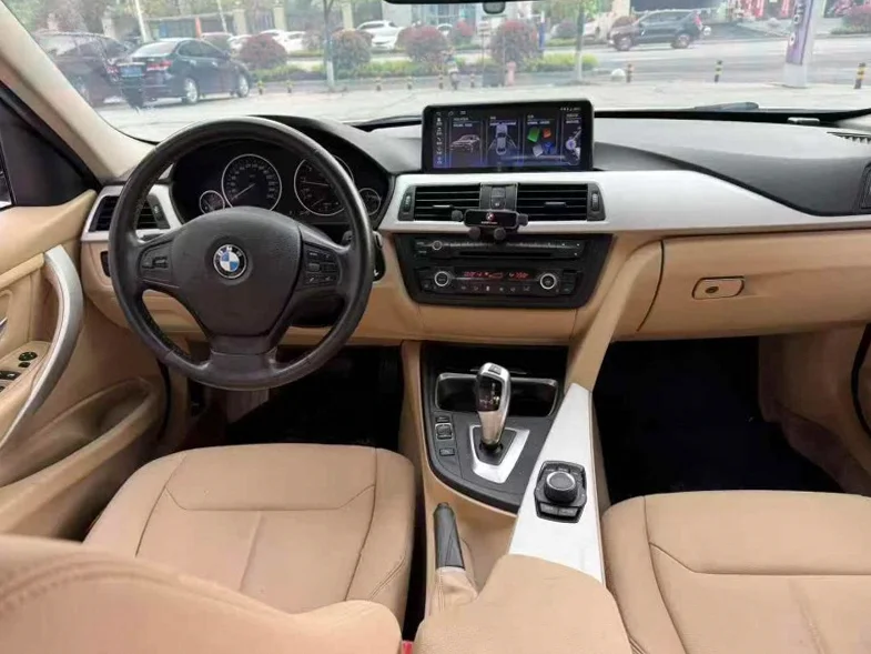 宝马3系 后面外观一