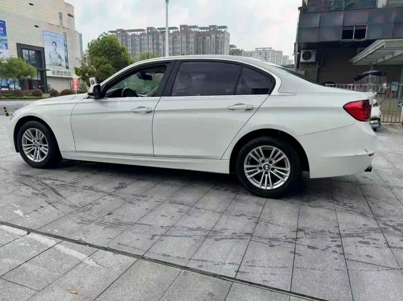 宝马3系 内饰后排