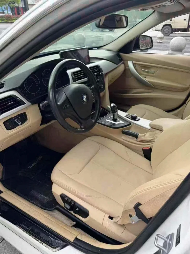 宝马3系 后面外观二