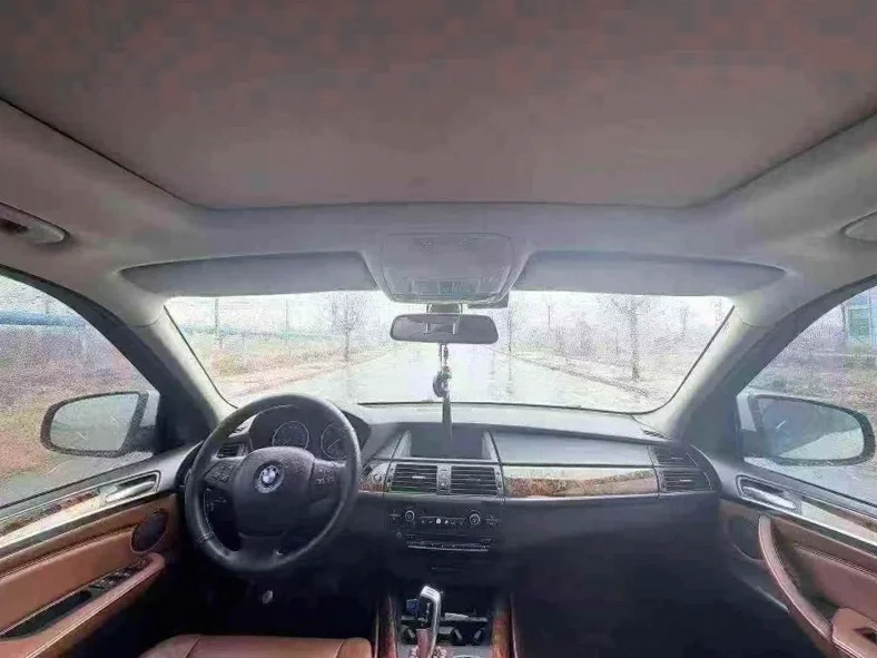 宝马X5 后面外观一