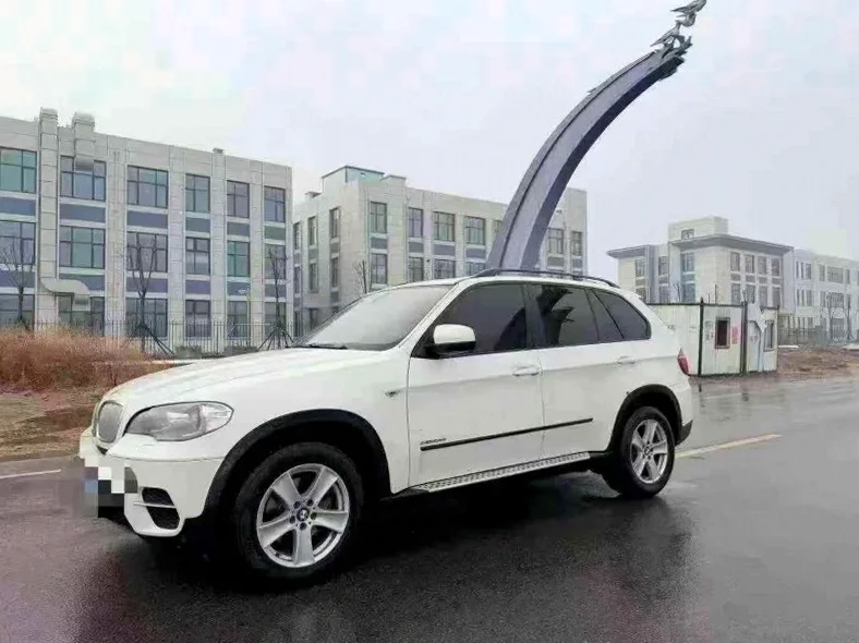 宝马X5 正面外观二