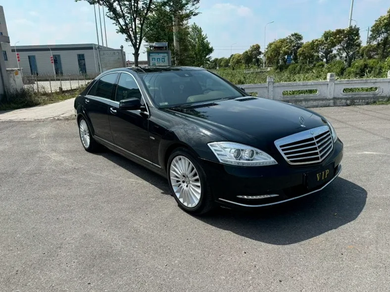 奔驰S 正面外观三