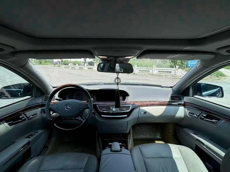 奔驰S 内饰前排