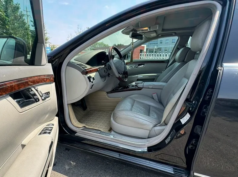 奔驰S 后面外观三