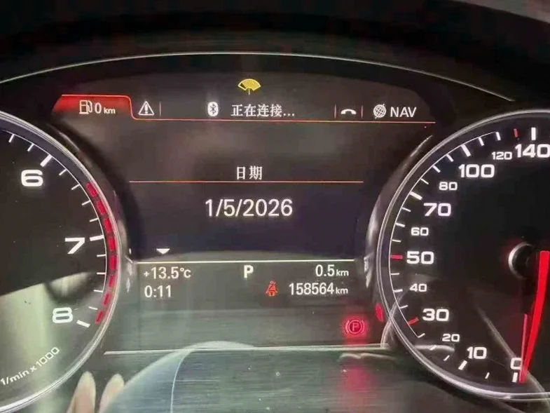 奥迪A8L 内饰前排