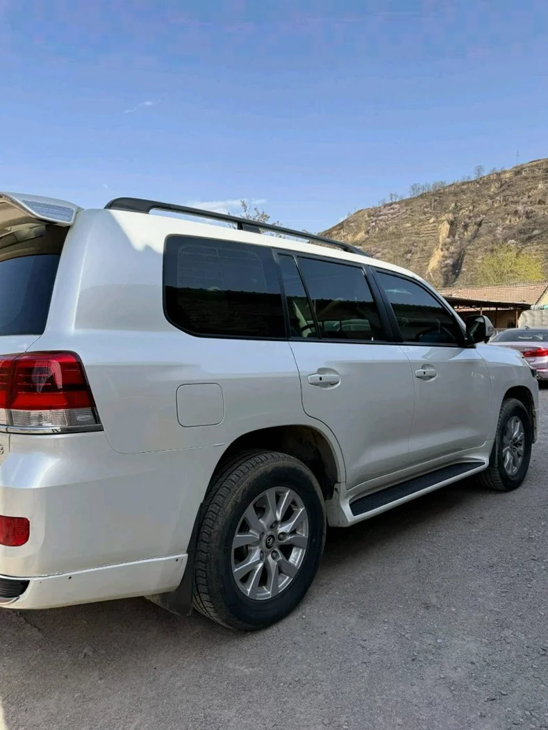 丰田兰德酷路泽 驾驶室